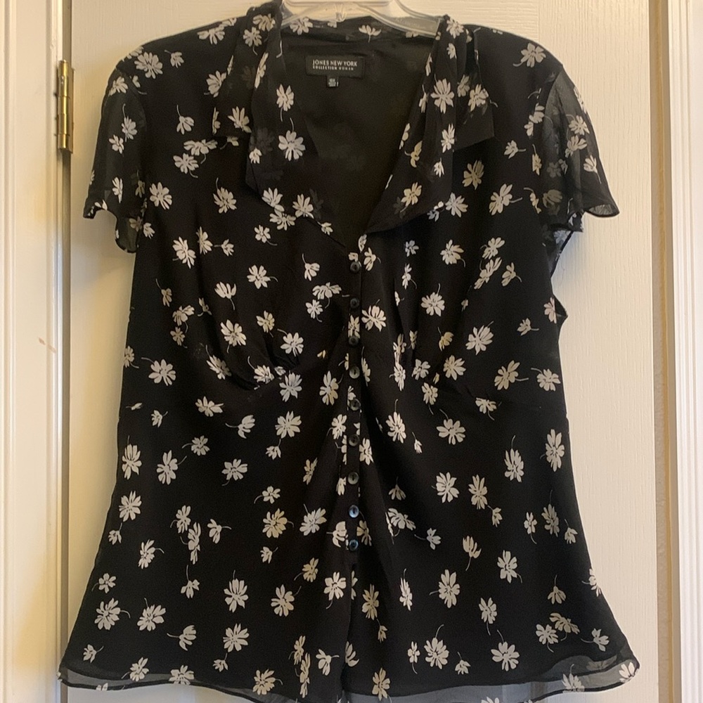 Black Floral Jones New York Collection, Woman cap sleeve blouse, size 18 W